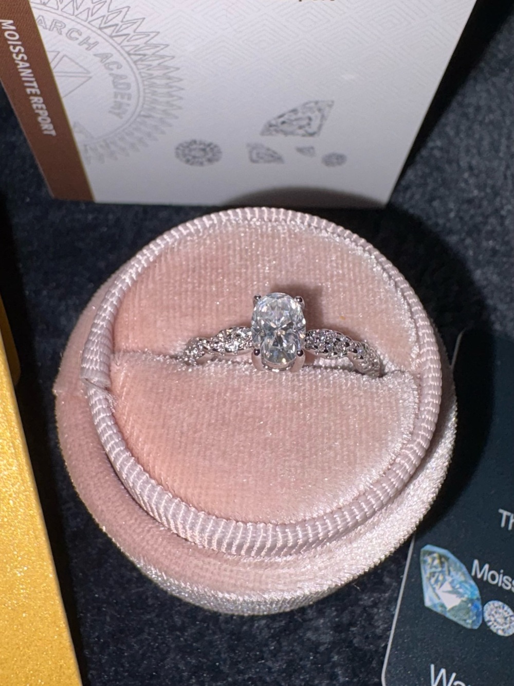 1.2 CT MOISSANITE DIAMOND OVAL RING WITH TWISTED BAND SIZE 7 WITH GRA MSRP $699